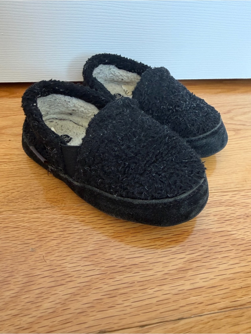 Kids Black Cozy Slip-On Indoor Shoes size 10-11